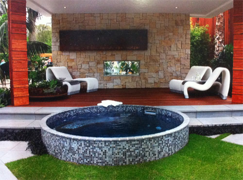 GC480 Tempest glass mosaic pool tile shown in situ