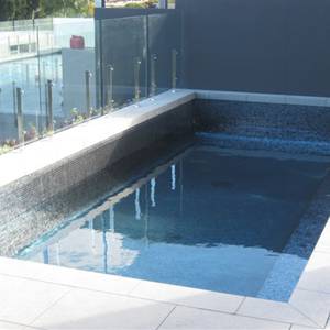 GC102 Charcoal Pearl glass mosaic tiles used to tile this pool interior