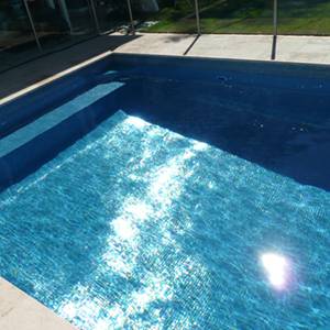 Swimming pool tiled with GC185 Sky Blue Pearl blend mosaic tiles