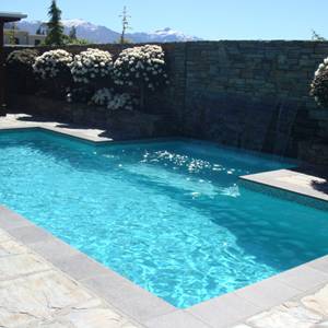 Tiled swimming pool interior using GCR040 Aqua Crystal 23mm mosaic tiles