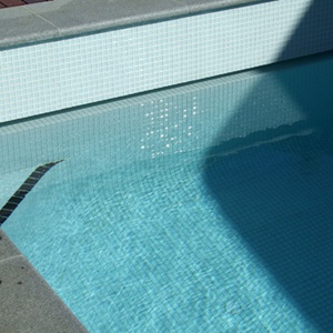 Stunning fully tiled pool with GCR220 White Crystal 23mm glass mosaic tiles