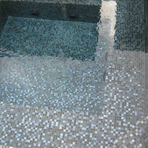 Fully tiled Spa closeup which used GCR320 Charcoal Crystal Pearl Blend 20mm glass mosaic tiles