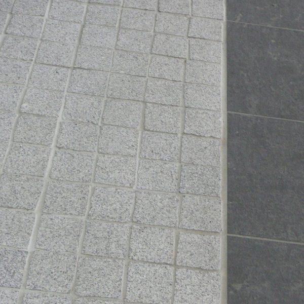 Light Grey Granite Cobbles with Nero Porcellano