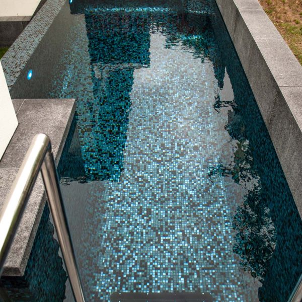 GC445 Peacock Pearl Blend fully tiled dark pool