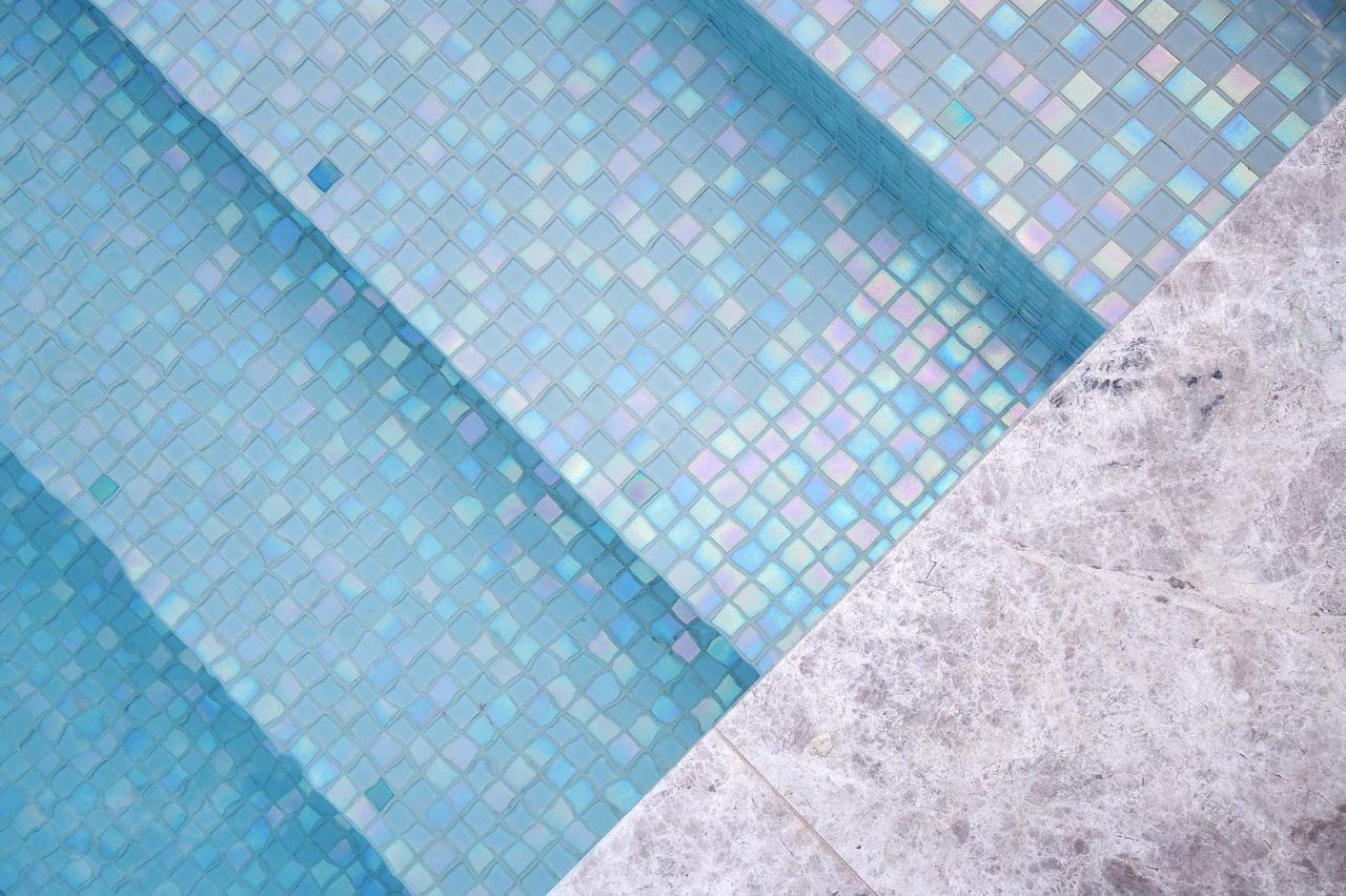 White Crystal Pearl Blend Pool Tiles Glass Mosaic Tiles GCR305