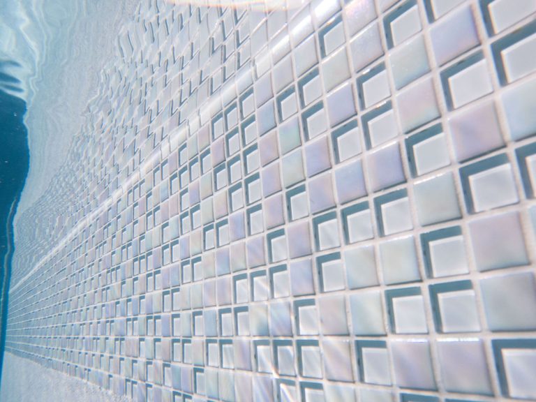 White Crystal Pearl Blend Pool Tiles Glass Mosaic Tiles GCR305