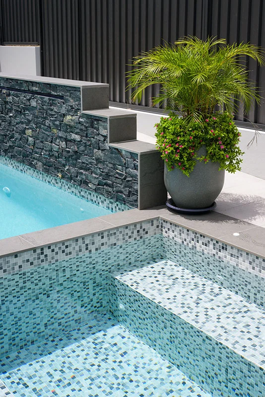 CMC366 Shadow Blend Fully-Tiled spa and Dusk Blustonio Coping+ Rustic Black Walling