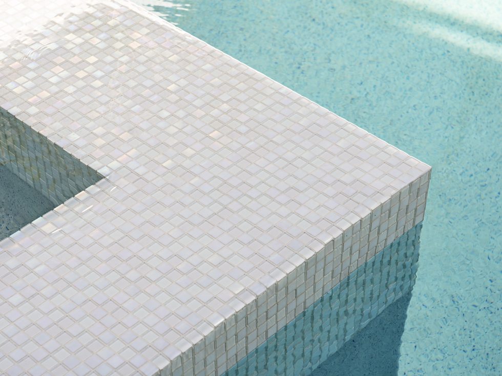 White Crystal Pearl Blend Pool Tiles Glass Mosaic Tiles GCR305